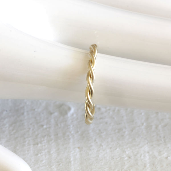 18k gold twisted wire rope ring