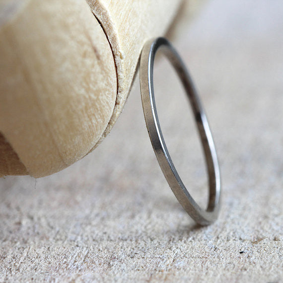 Simple 14k gold ring
