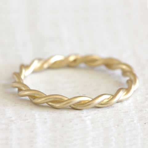 18k gold twisted wire rope ring