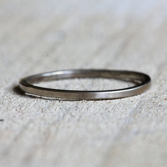 Simple 14k gold ring