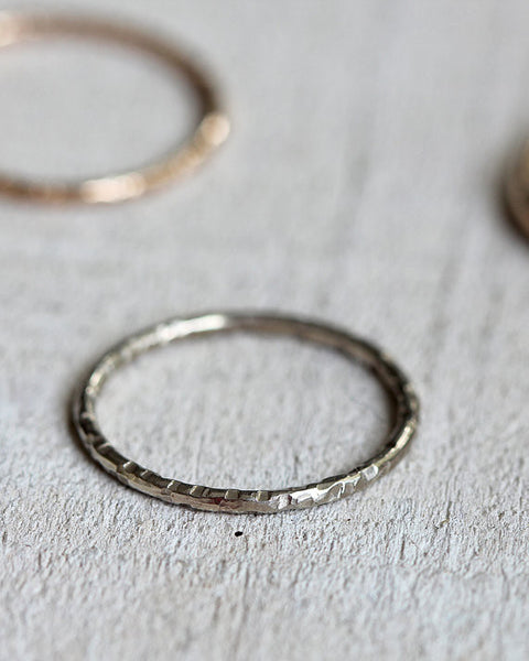 14k thin round textured band