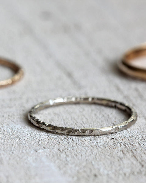 14k thin round textured band