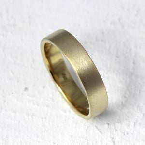 18k gold traditional wedding band ring