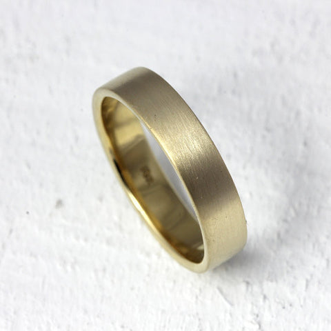 18k gold traditional wedding band ring
