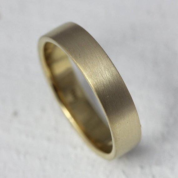 18k gold traditional wedding band ring