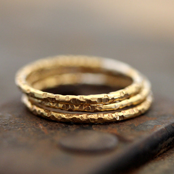 14k thin round textured band